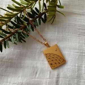 🪷 FANDOM 🪷 Gold plate Epcot panel pendant necklace, Disney World, preppy core